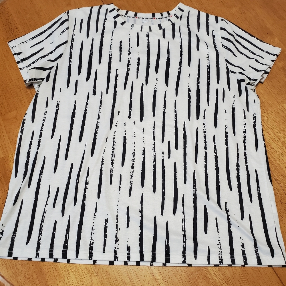 Exclusive ❤️ Black and White TShirt